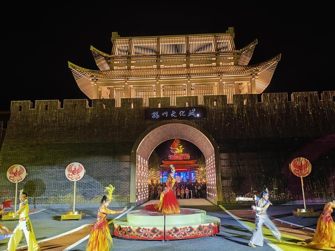 2026银川网红打卡排行TOP5:怀远夜市与凤凰幻城入选,专 2026银川网红打卡排行TOP5:怀远夜市与凤凰幻城入选,专