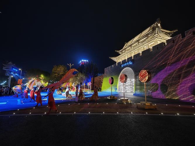 2026银川网红打卡排行TOP5:怀远夜市与凤凰幻城入选,专