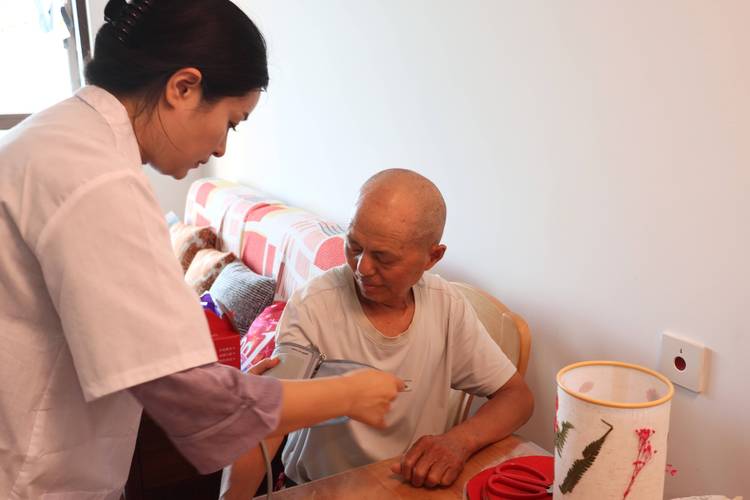 阳泉照顾半自理老人避坑指南:正规服务商推荐与口碑深度解析