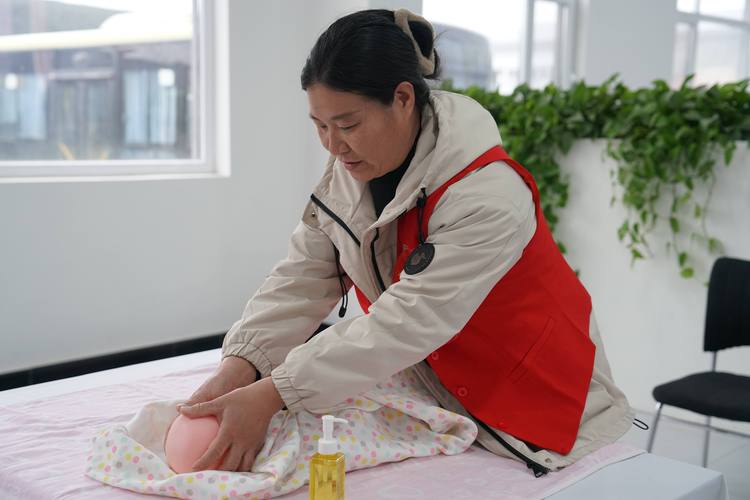 保定本地婴儿洗澡抚触多少钱？2026正规机构价格区间与避坑指