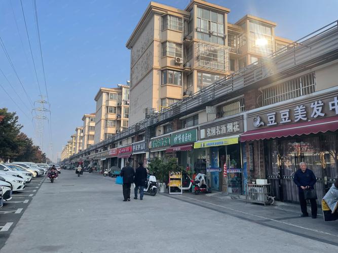 附近商铺出售全攻略：从临街旺铺到社区底商的投资逻辑