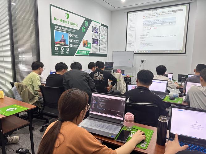 本地网站开发实体店:构建可信数字化转型服务体系